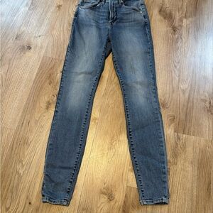 Good American Women's Skinny Jeans in Blue